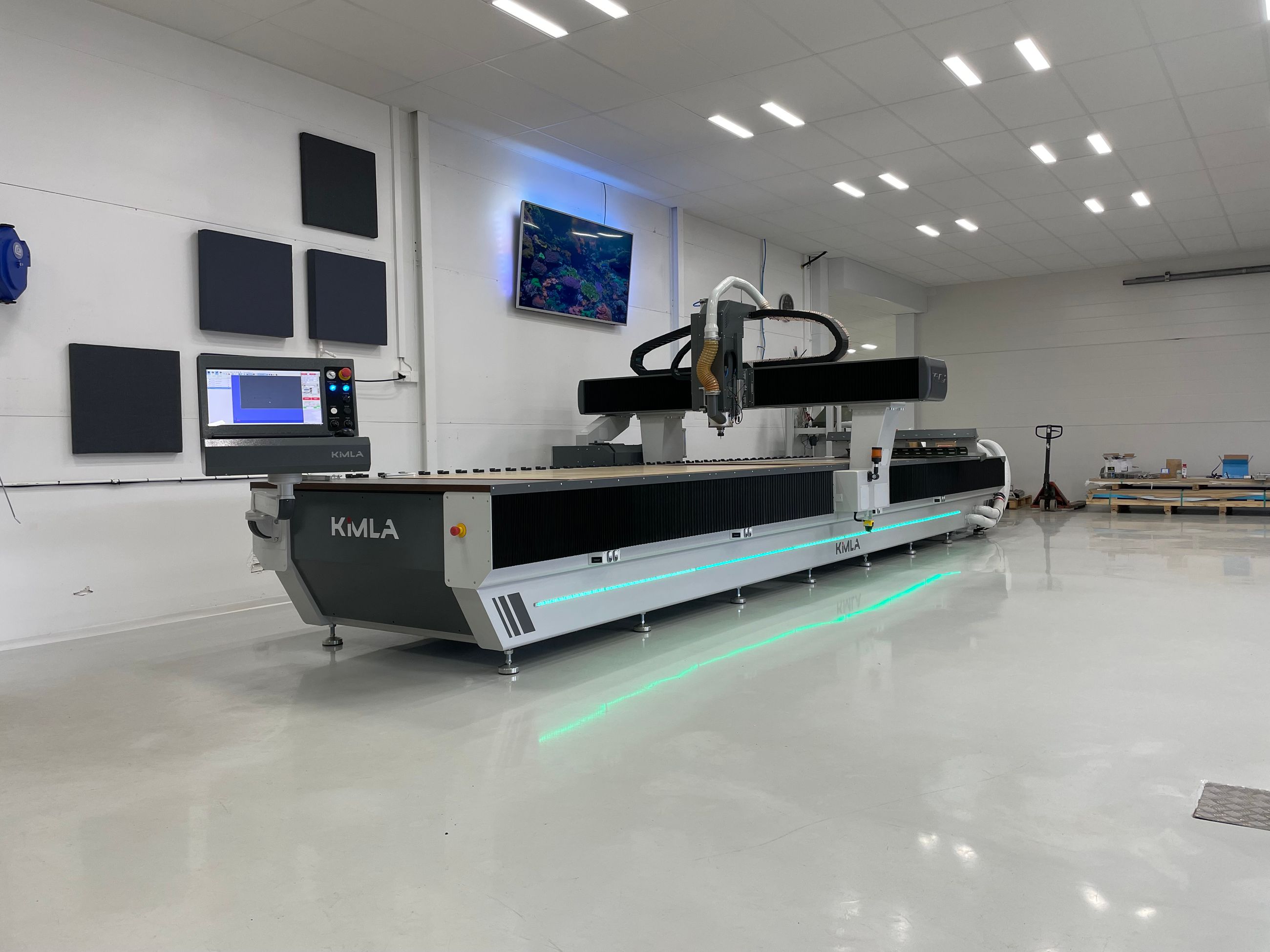 Kimla CNC-router i Ulunda Teknik AB:s ljusa produktion