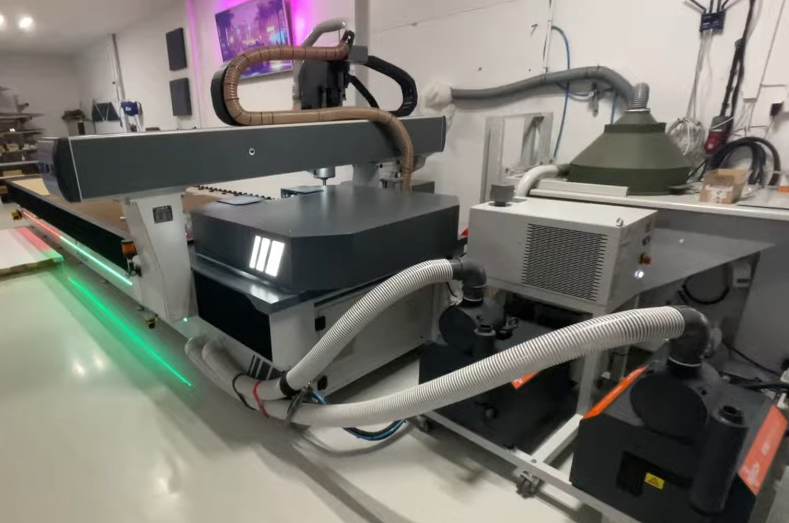 Kimla CNC-router och utsugssystem i produktionen